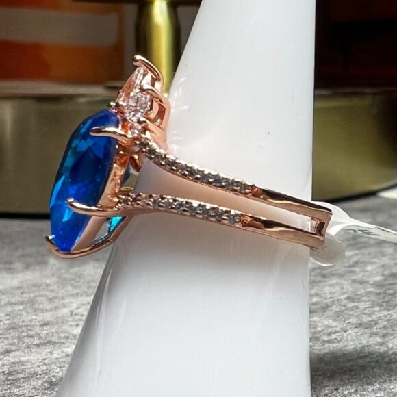 Ring Bomb Party Ring, size 8, NWOT, Blue stone rose gold color band - Picture 5 of 8